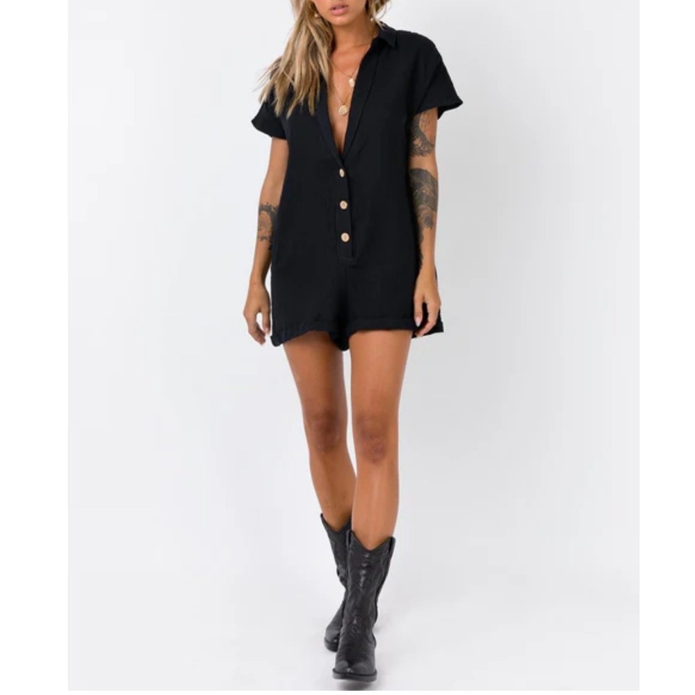 Princess Polly Black Gauze Button Front Romper Short Sleeve Collared‎ Size 6